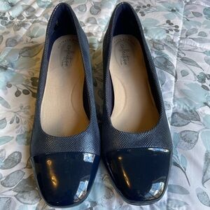 Clark’s ultimate comfort collection 10W navy shoes